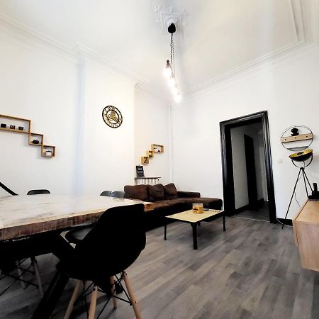 Chambre Privee Au 3E Etage Sans Ascenceur En Plein Centre De Charleroi Διαμέρισμα Εξωτερικό φωτογραφία