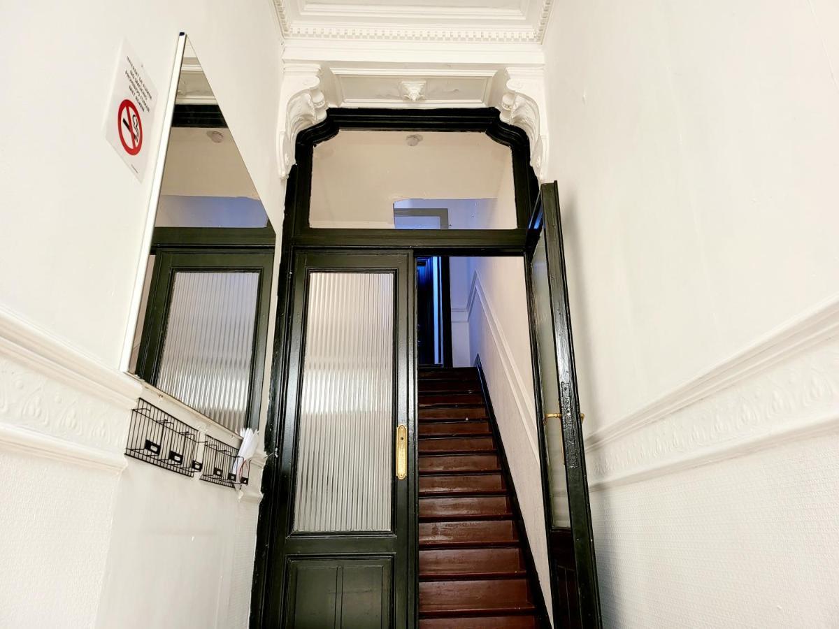 Chambre Privee Au 3E Etage Sans Ascenceur En Plein Centre De Charleroi Διαμέρισμα Εξωτερικό φωτογραφία