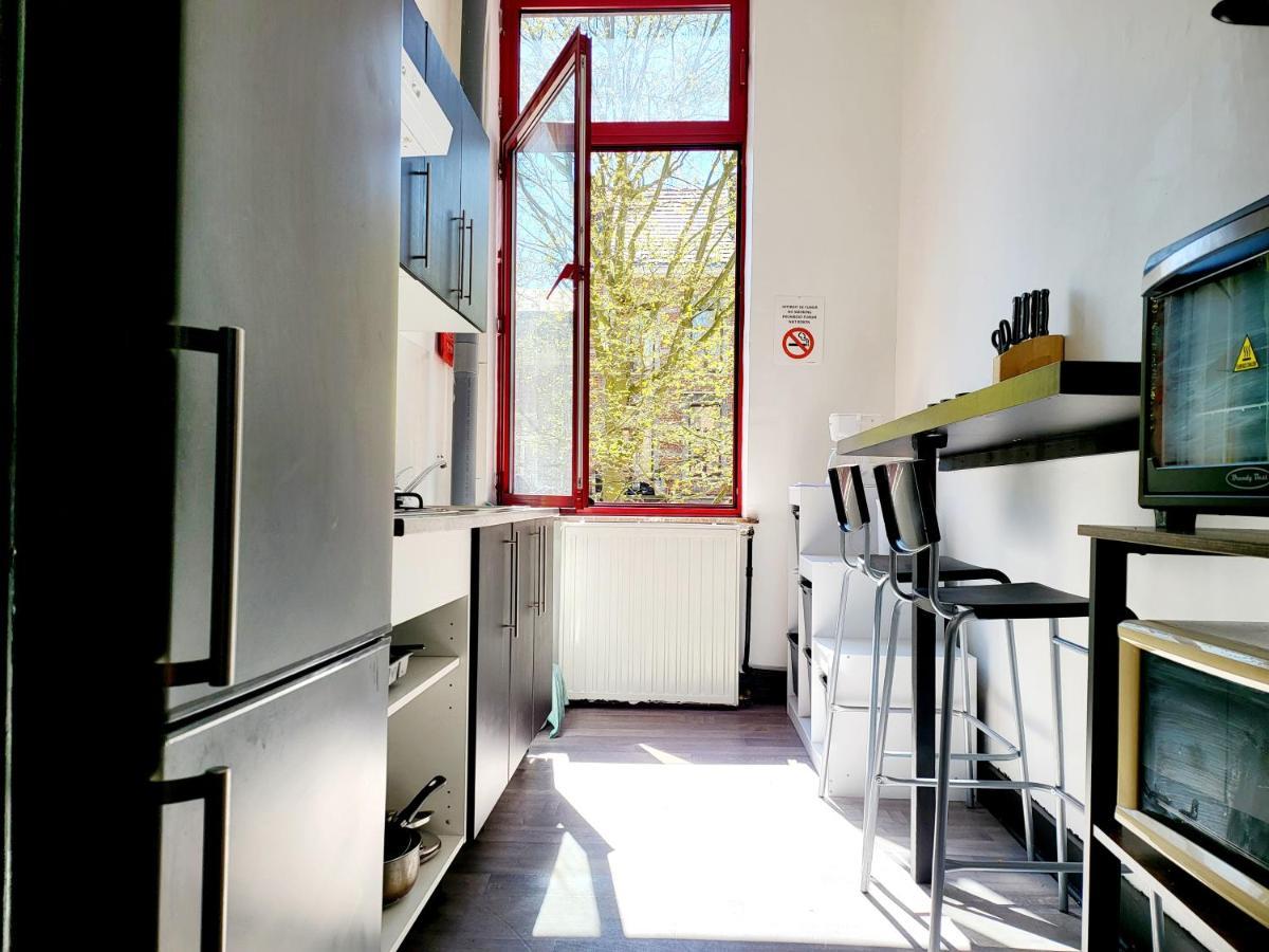 Chambre Privee Au 3E Etage Sans Ascenceur En Plein Centre De Charleroi Διαμέρισμα Εξωτερικό φωτογραφία